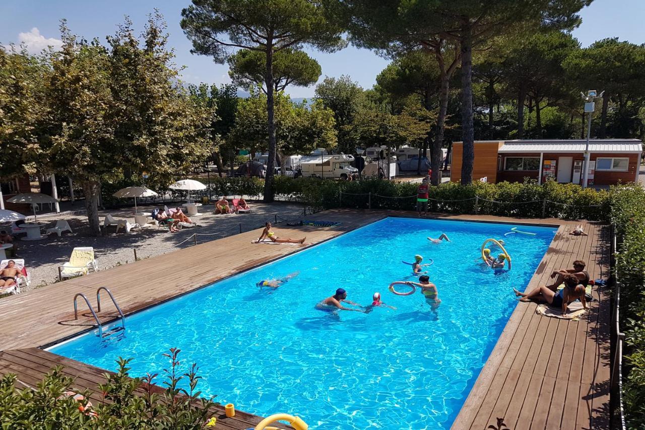 Hotel Camping Taimi Marina di Massa Exterior foto